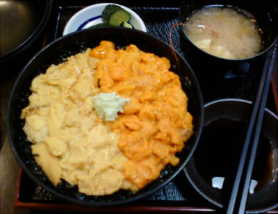 小平町 お食事処すみれのうにうに丼 空の下のかえる