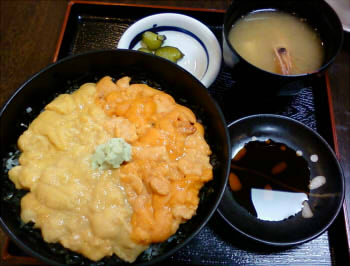 小平町 お食事処すみれのうにうに丼 空の下のかえる